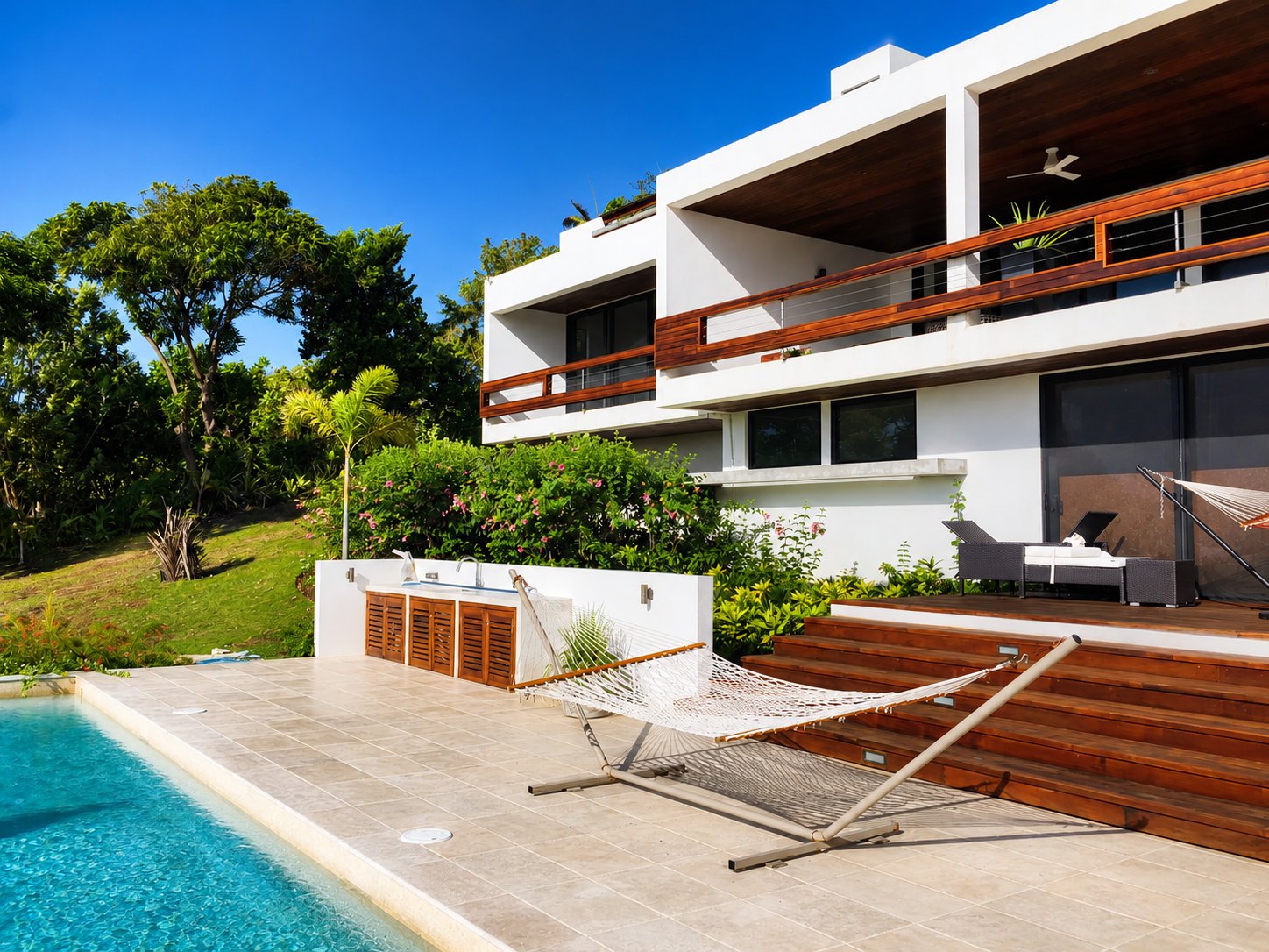 David Roberts exterior photograph of house and pool
